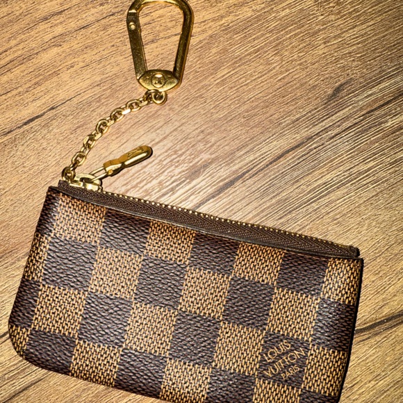 LOUIS VUITTON KEY POUCH - Picture 3 of 4
